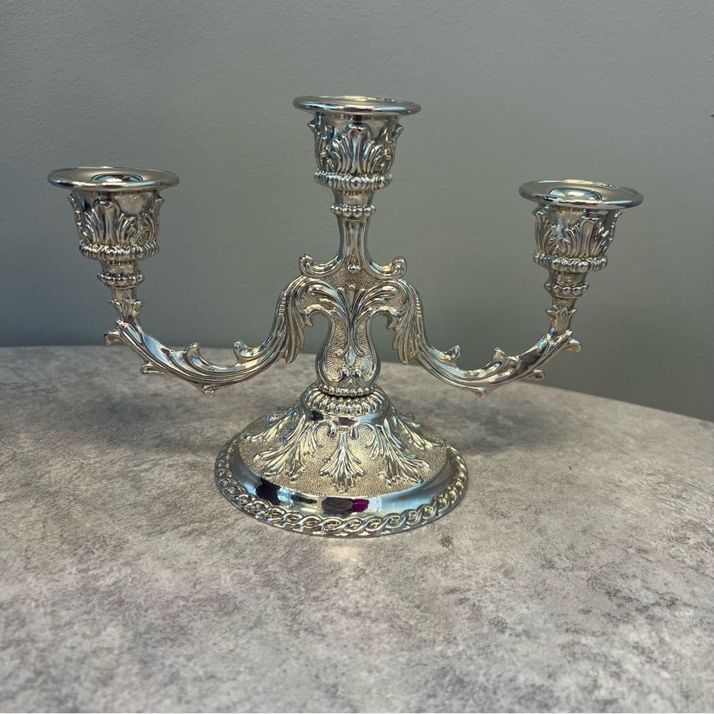 Elegant Vintage Silver-Plated Candelabra - Picture 2 of 5